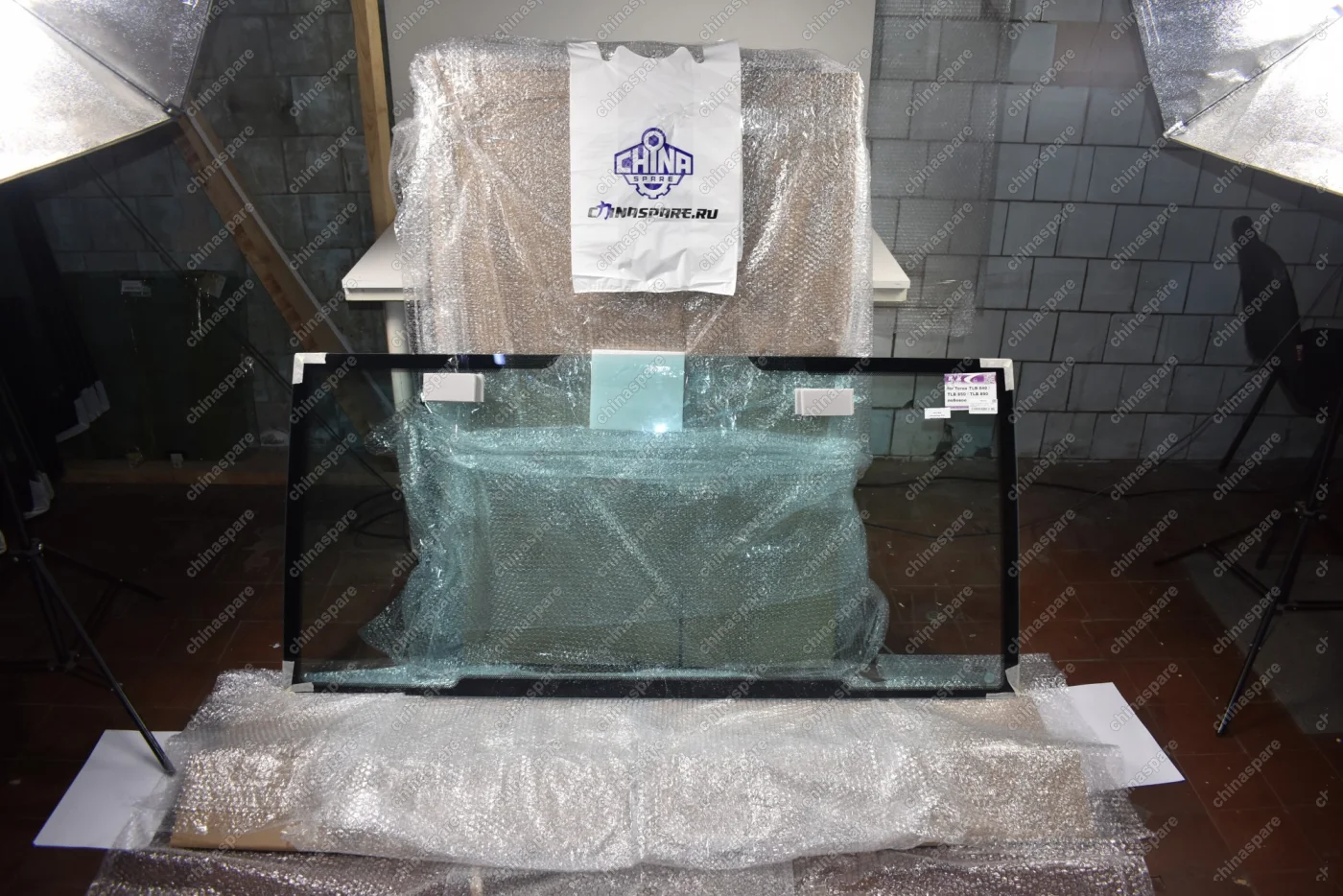 Стекло Ветровое TEREX TLB840 / TLB850 / TLB890 (T3) 1515-700 Триплекс T100025