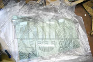 Стекло Боковое Правое JCB 3CX / 4CX 2005 (Т3)