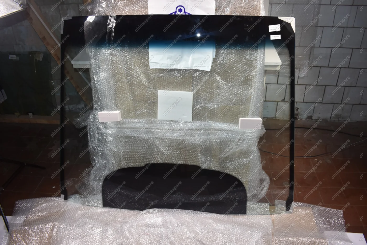 Стекло Ветровое JCB 3CX / 4CX 2005 (ЗП, Т3) 1375 Х 1080 Триплекс