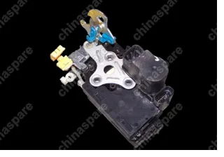 B116105010 Замок левой передней двери Chery Eastar