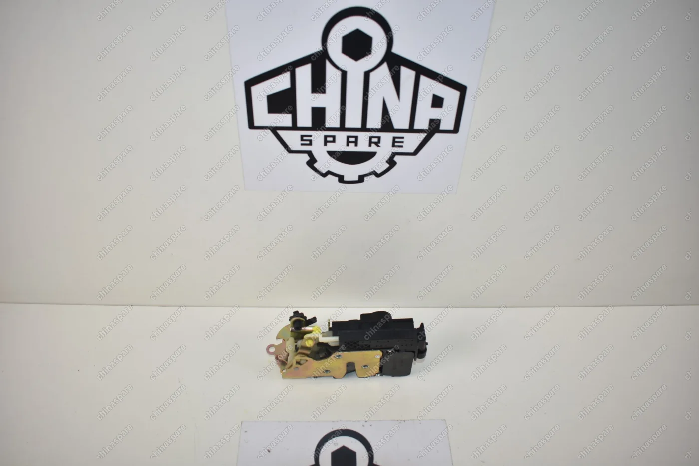 Замок двери передней левой Chery Fora