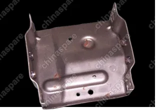 A215100380DY Скоба крепления перед.блока фар метал. Chery Fora