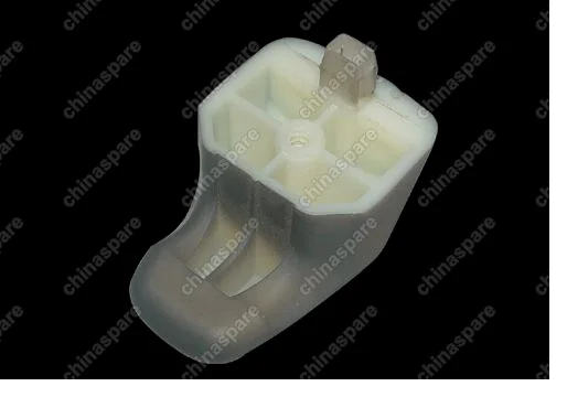 T115402371 Упор шторки багажника Chery Tiggo