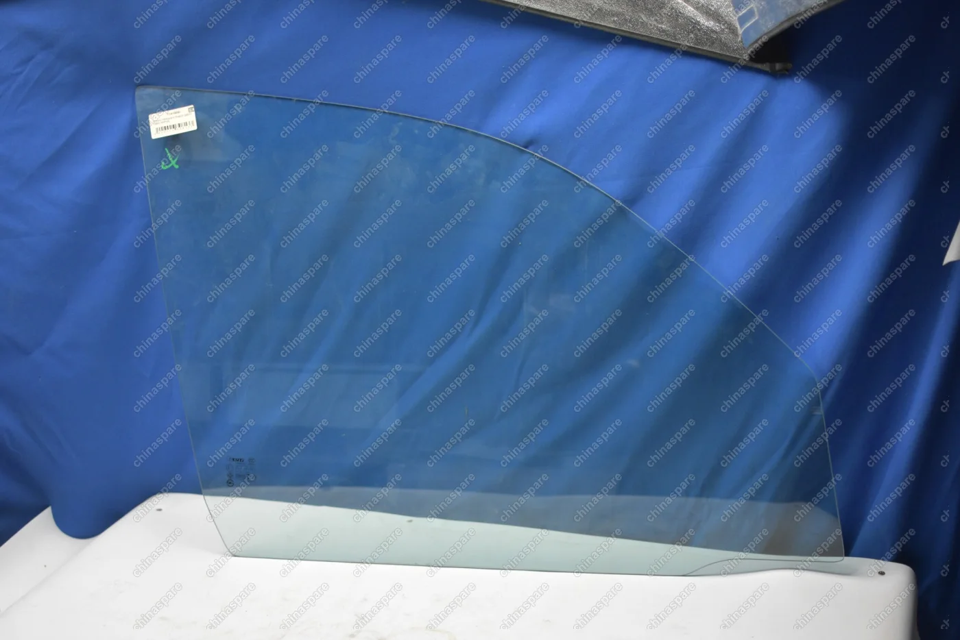 Стекло двери передней правой Chery Tiggo