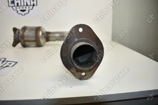 Катализатор верхний с отверстием под датчик (Евро-3) Chery Tiggo 1,6/1,8