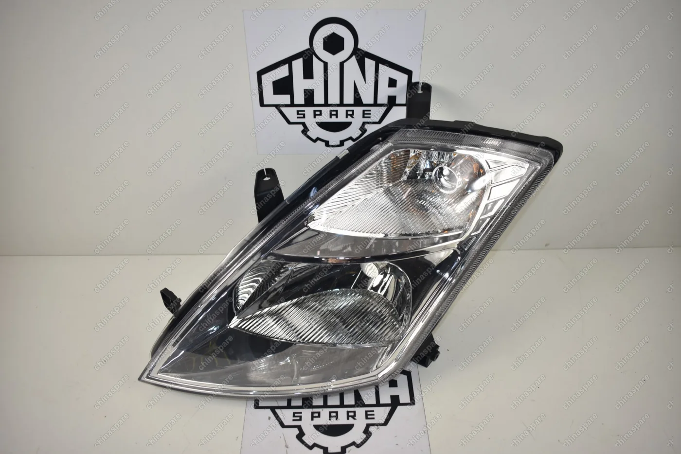 Фара левая FAW V2