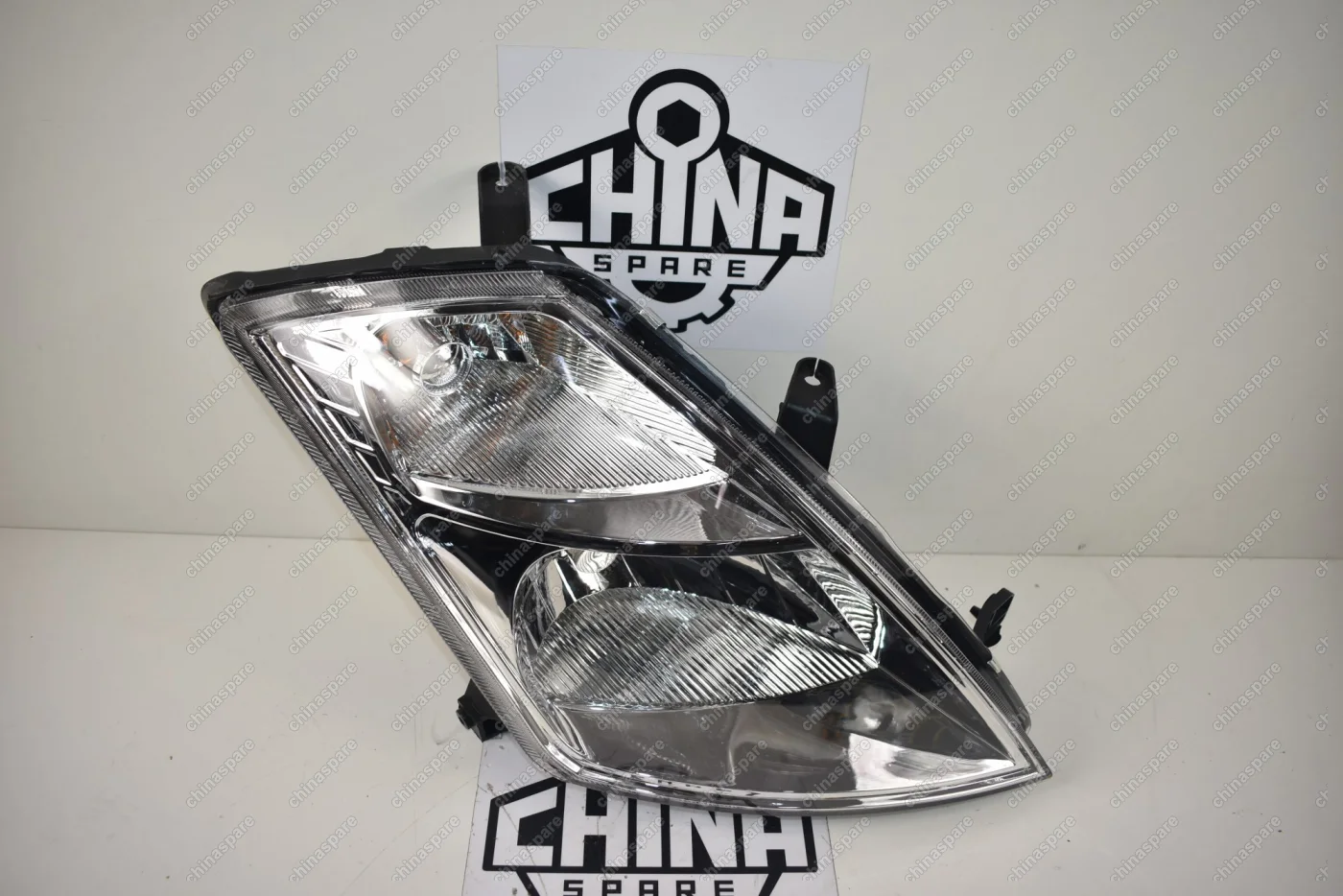 Фара правая FAW V2