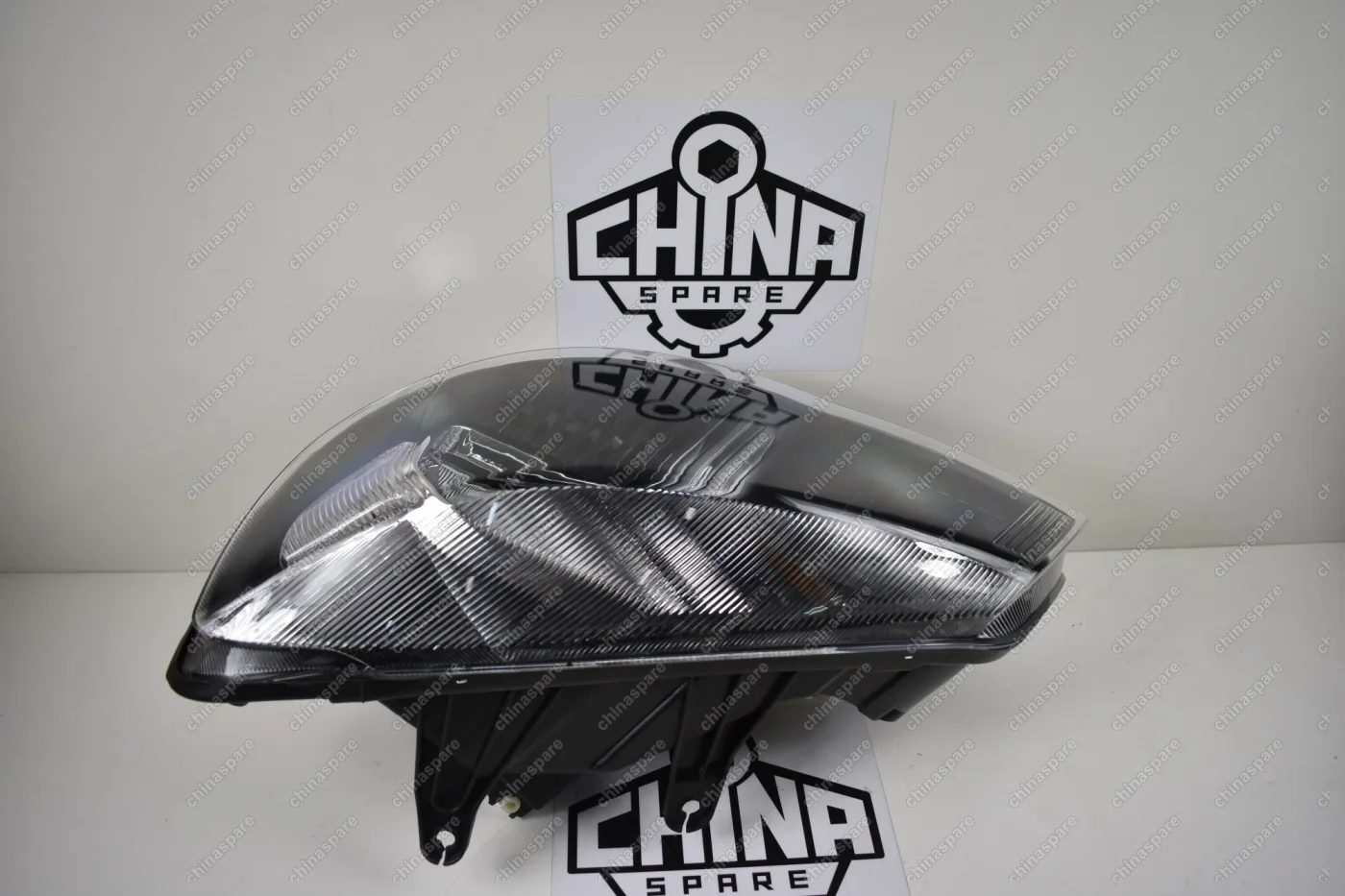 Фара левая FAW V5