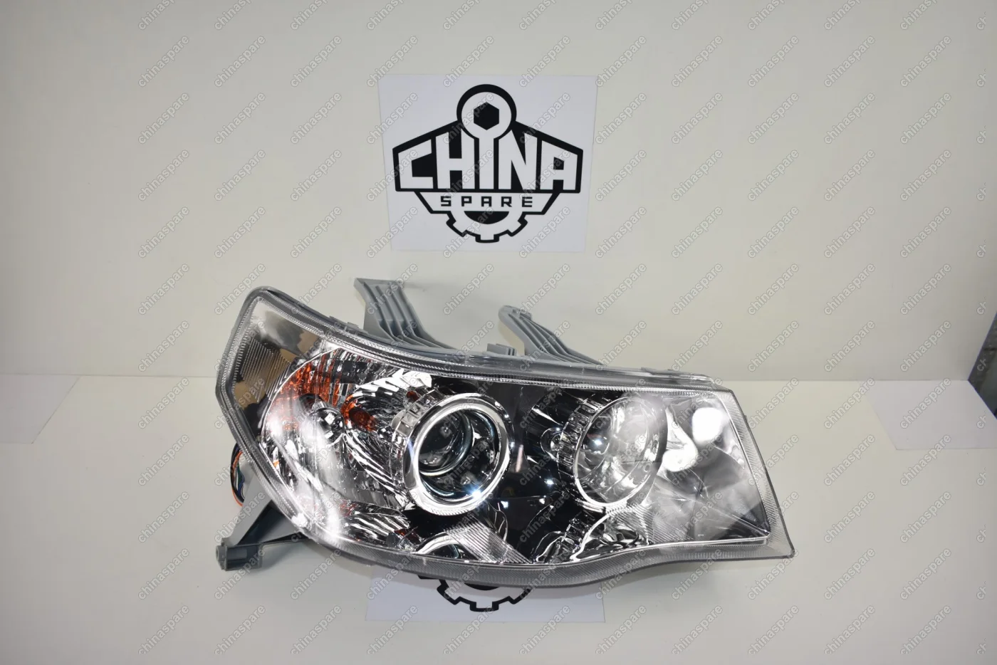 Фара правая (без корректора, диодов) FAW Vita