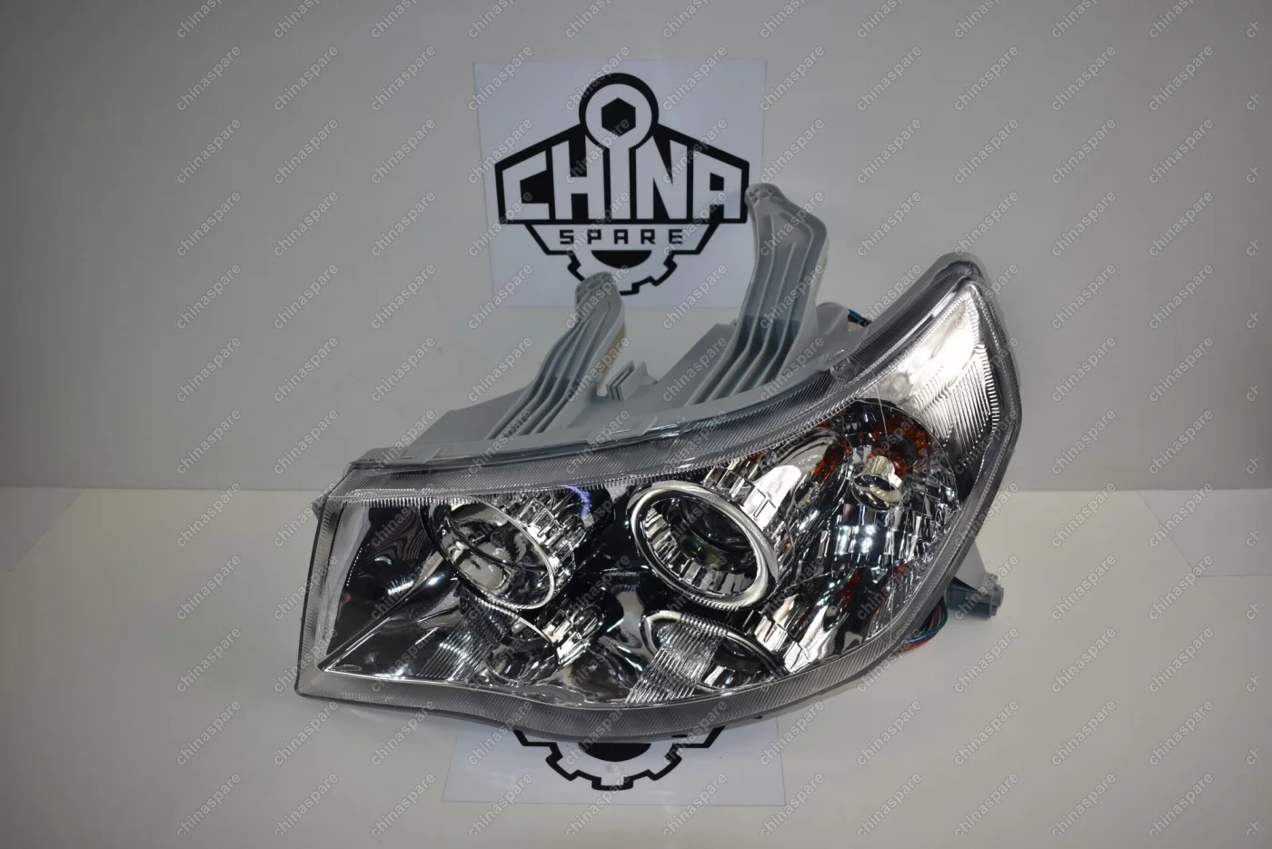 Фара головного света левая (без корректора, диодов) FAW Vita