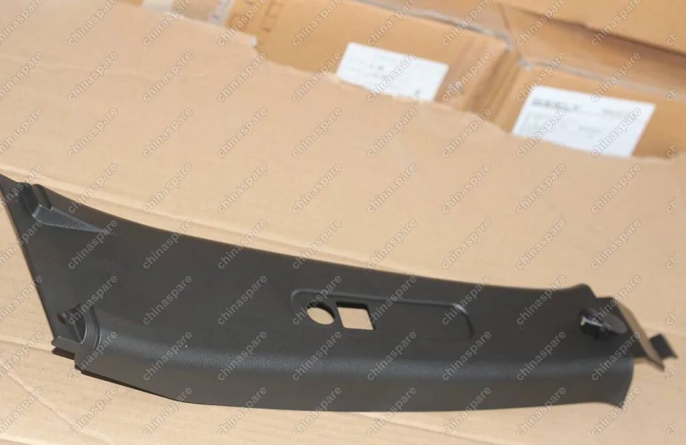 106800106600669 Накладка средней правой стойки верхняя Geely Emgrand EC7