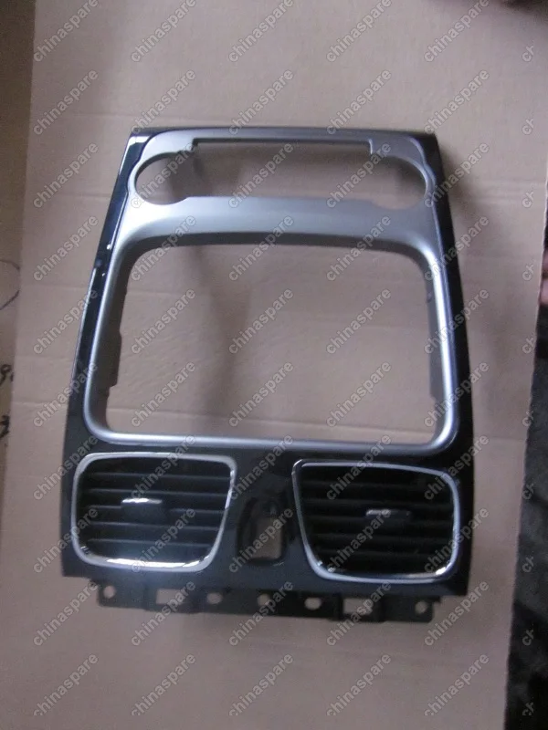 1068022731 Накладка центральной консоли Geely Emgrand EC7