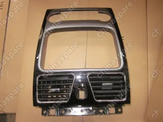 1068050046 Рамка центральная нижняя приборной панели (черная) Geely Emgrand EC7