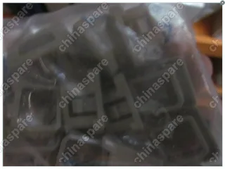 1068003689 Стопор левый перчаточного ящика Geely Emgrand EC7