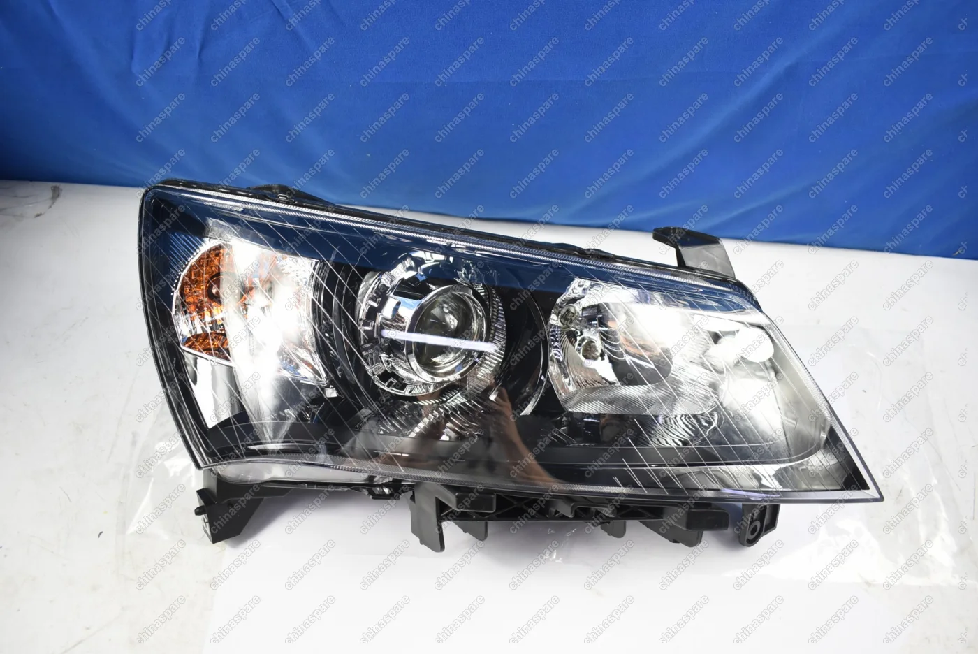 Фара передняя правая Geely Emgrand EC7