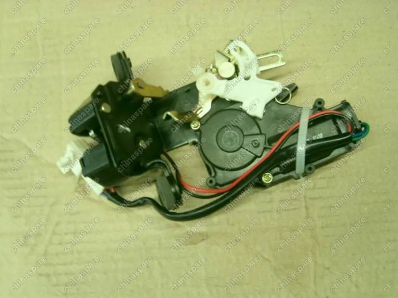 Замок двери багажника Geely Emgrand EC7