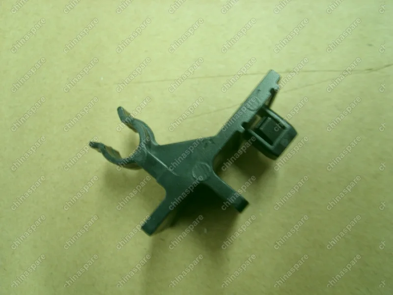 1068002010 Клипса капота Geely Emgrand EC7