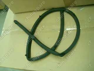 1068001142 Уплотнитель капота Geely Emgrand EC7