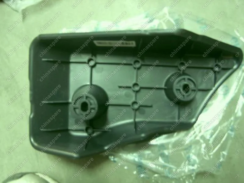 1068001346 Подставка под ногу Geely Emgrand EC7