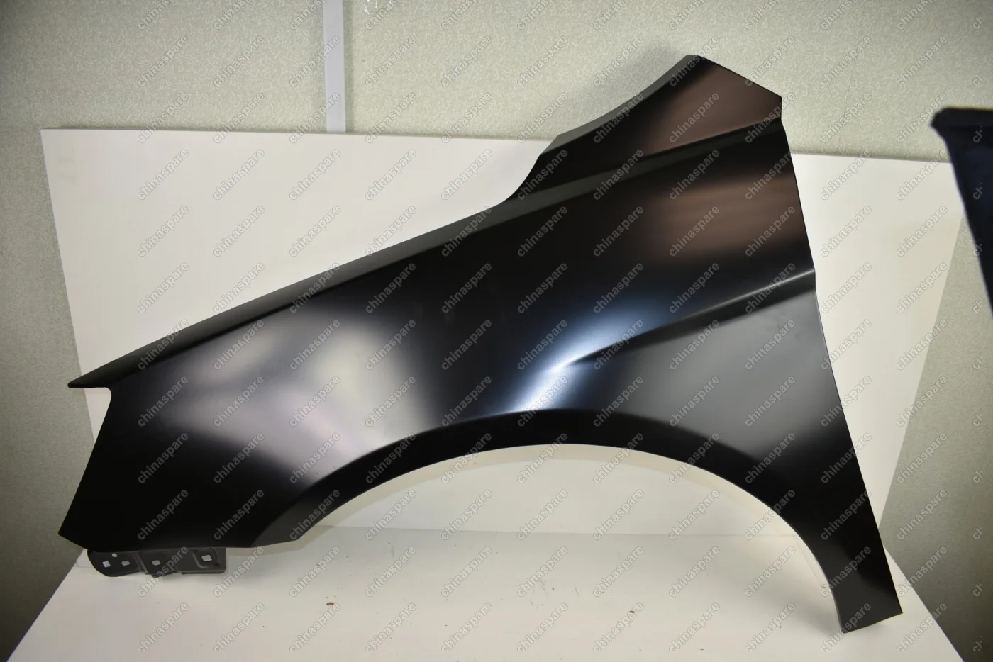 Крыло переднее левое Geely Emgrand EC7