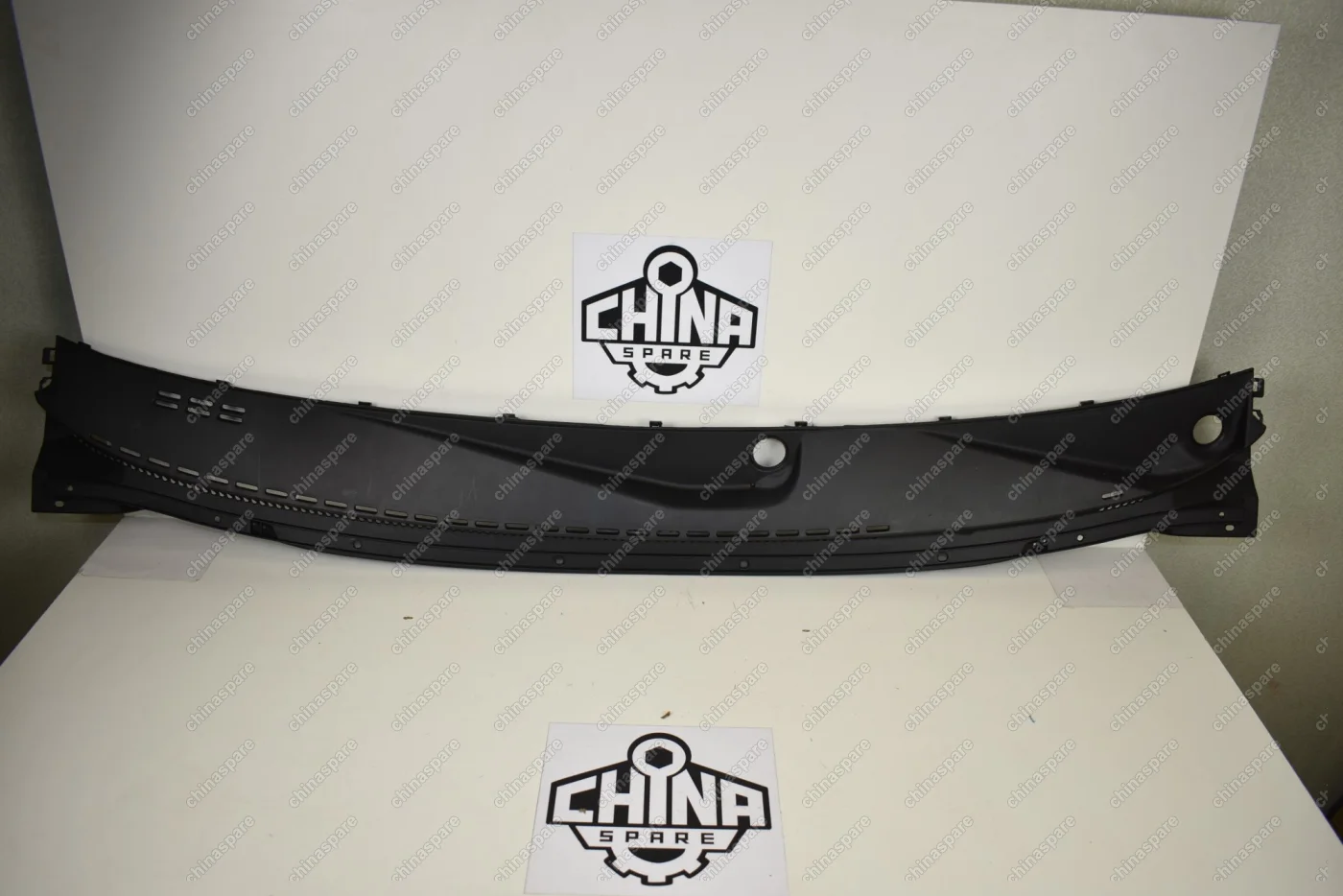 Панель передняя вентиляционная (Жабо) Geely Emgrand EC7