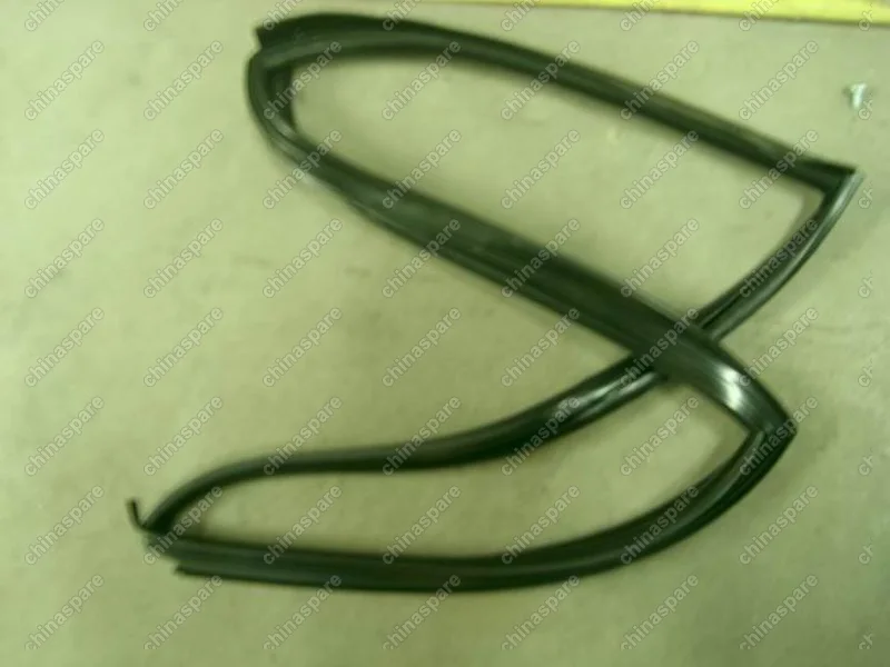 Уплотнитель заднего левого маленького стекла Geely Emgrand EC7