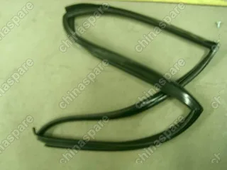 Уплотнитель заднего левого маленького стекла Geely Emgrand EC7