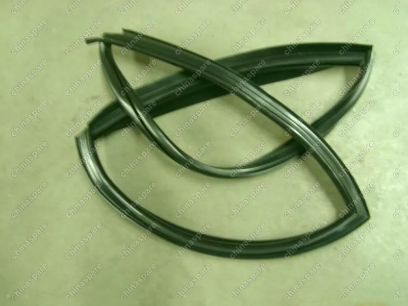 Уплотнитель заднего правого маленького стекла Geely Emgrand EC7