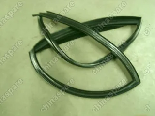 Уплотнитель заднего правого маленького стекла Geely Emgrand EC7