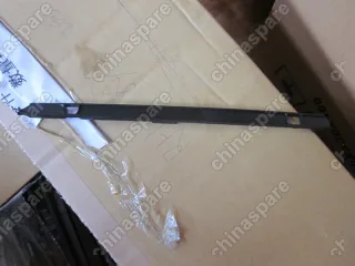 Накладка направляющей люка внутренняя правая Geely Emgrand EC7