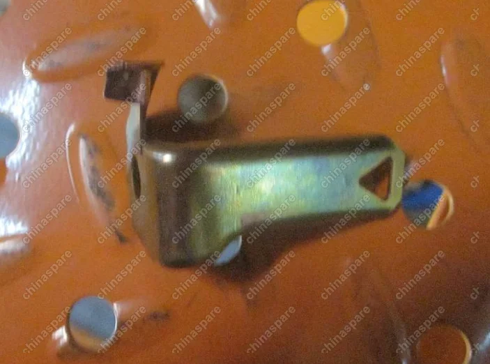 1136000182 Wire clip Geely Emgrand EC7