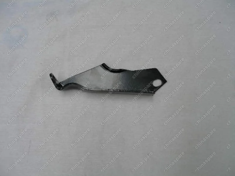 1136000104 Кронштейн дроссельной заслонки Geely Emgrand EC7