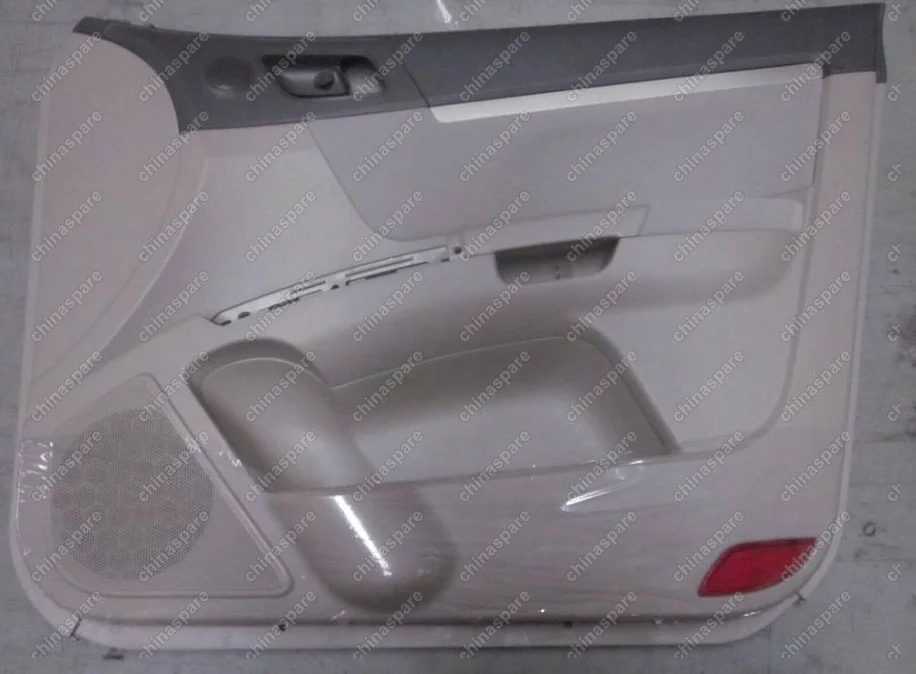 1068002676 Панель передней правой двери Geely Emgrand EC7