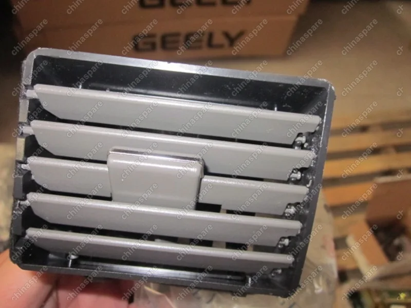 1068002265 Дефлектор центральный правый Geely Emgrand EC7