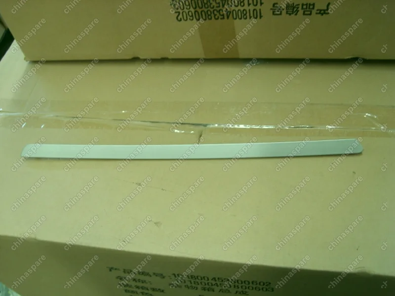 1068002723 Панель декоративная задней левой двери Geely Emgrand EC7