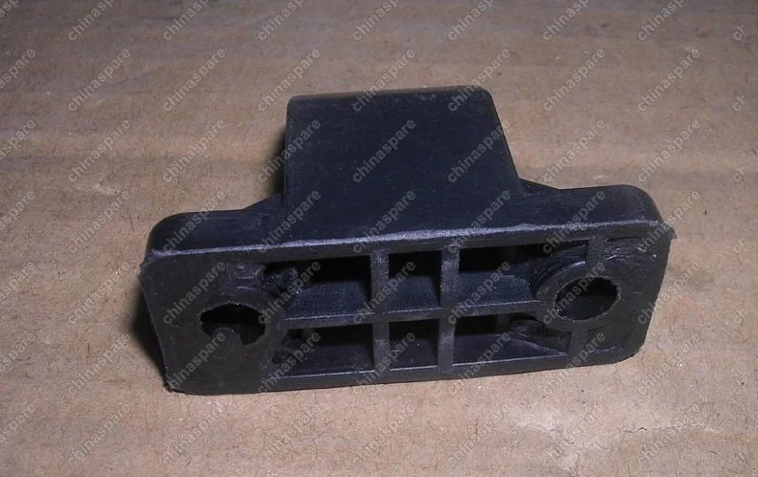 1018013305 Отбойник пятой двери Geely Emgrand X7