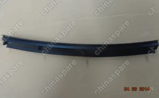 1018027126 Уплотнитель капота правый Geely Emgrand X7
