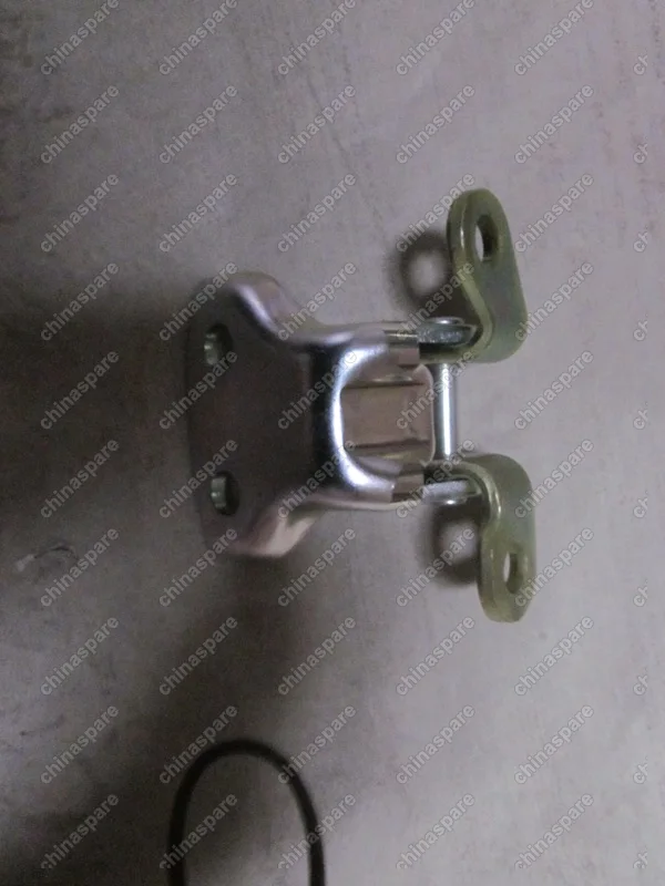 Петля нижняя передней левой двери Geely Emgrand X7