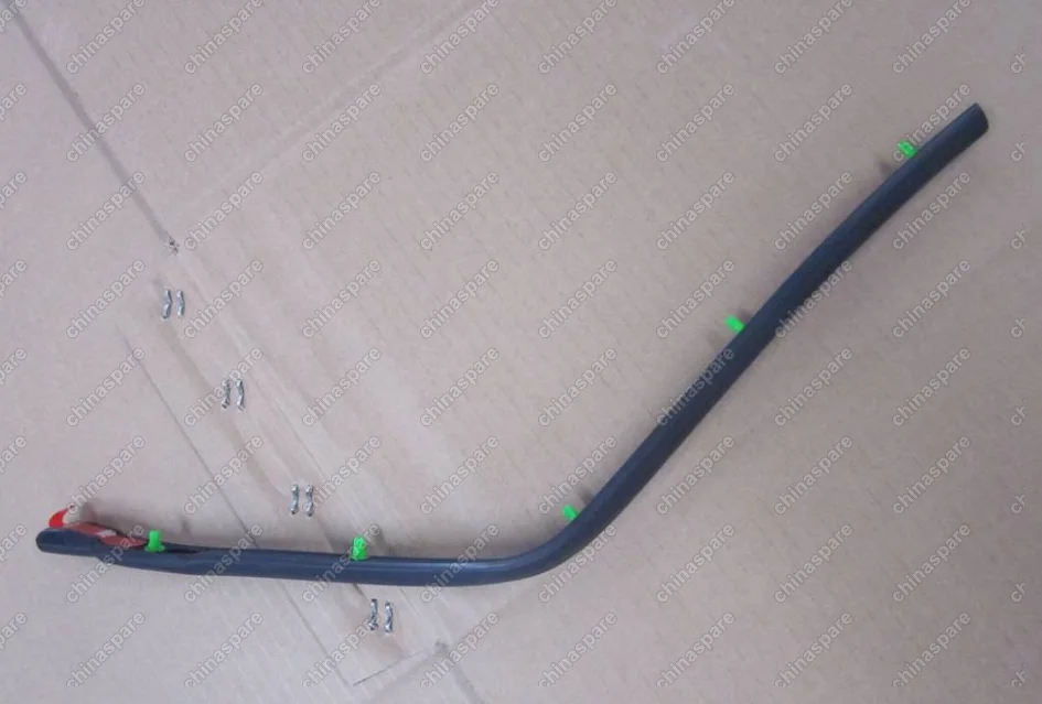 Уплотнитель стекла передней правой двери Geely Emgrand X7