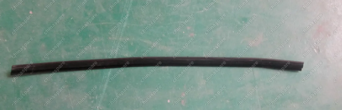 1018010664 Молдинг стекла передней левой двери Geely Emgrand X7