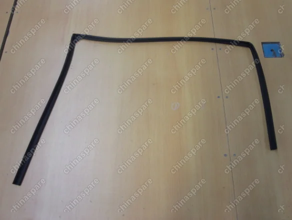 Уплотнитель стекла передней левой двери Geely Emgrand X7