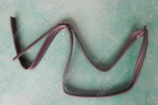 Уплотнитель стекла передней правой двери Geely Emgrand X7