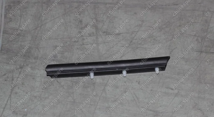 Уплотнитель лобового стекла правый Geely Emgrand X7