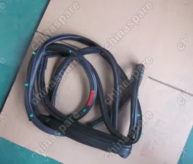 1018010677 Уплотнитель задней правой двери Geely Emgrand X7