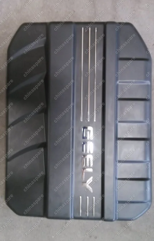1018051441 Кожух двигателя пластиковый Geely Emgrand X7