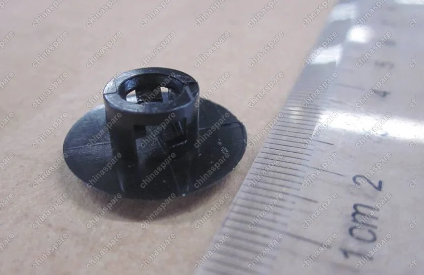 1018013281 Клипса Geely Emgrand X7
