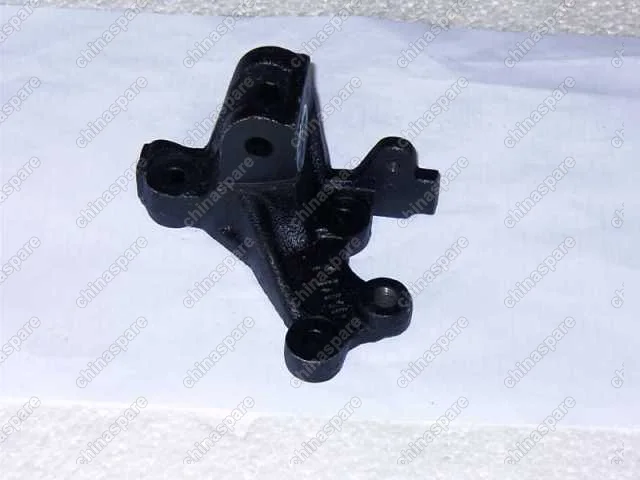 E090000101 Кронштейн генератора Geely MK