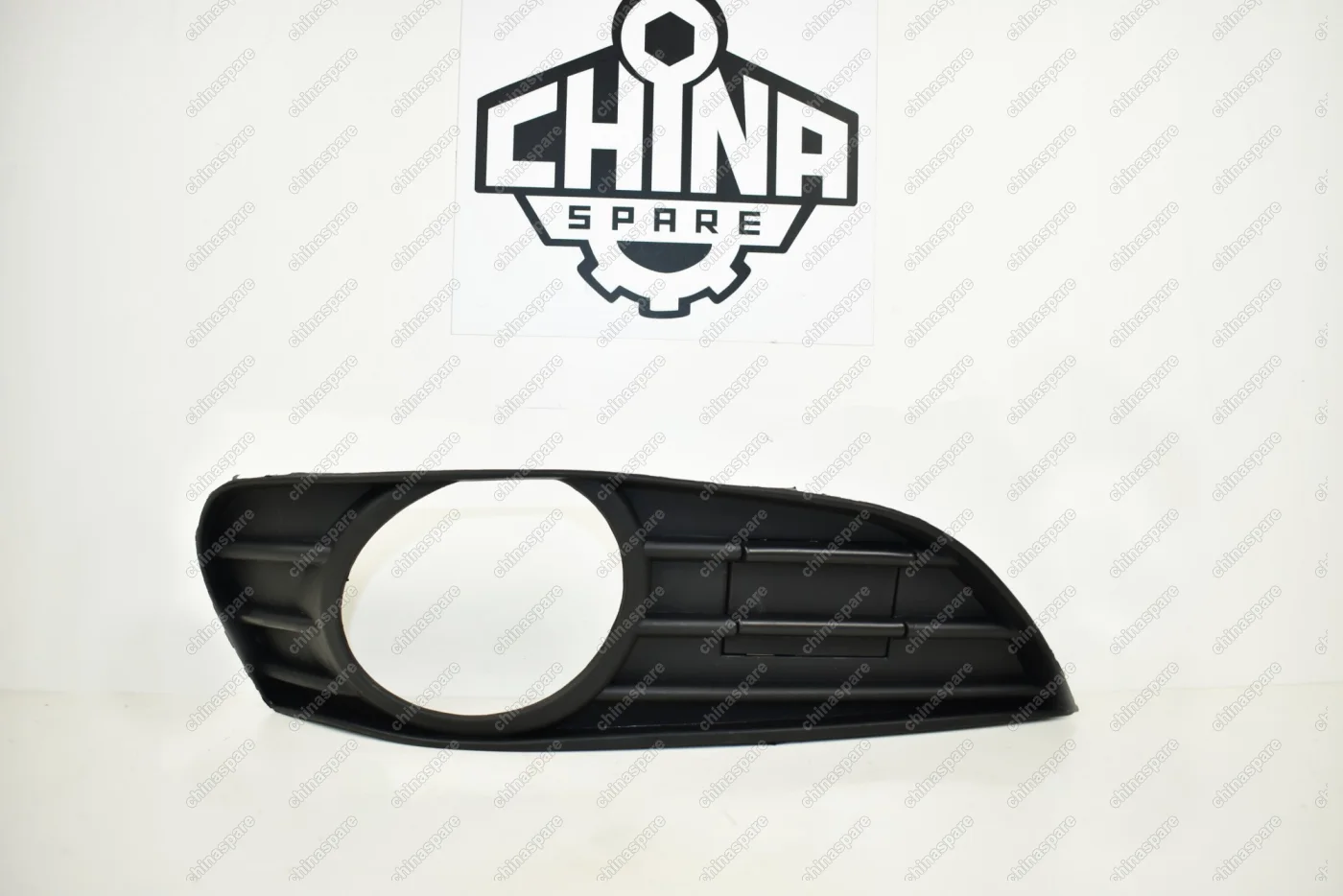 Решетка противотуманной фары Правая Geely MK, MK Cross