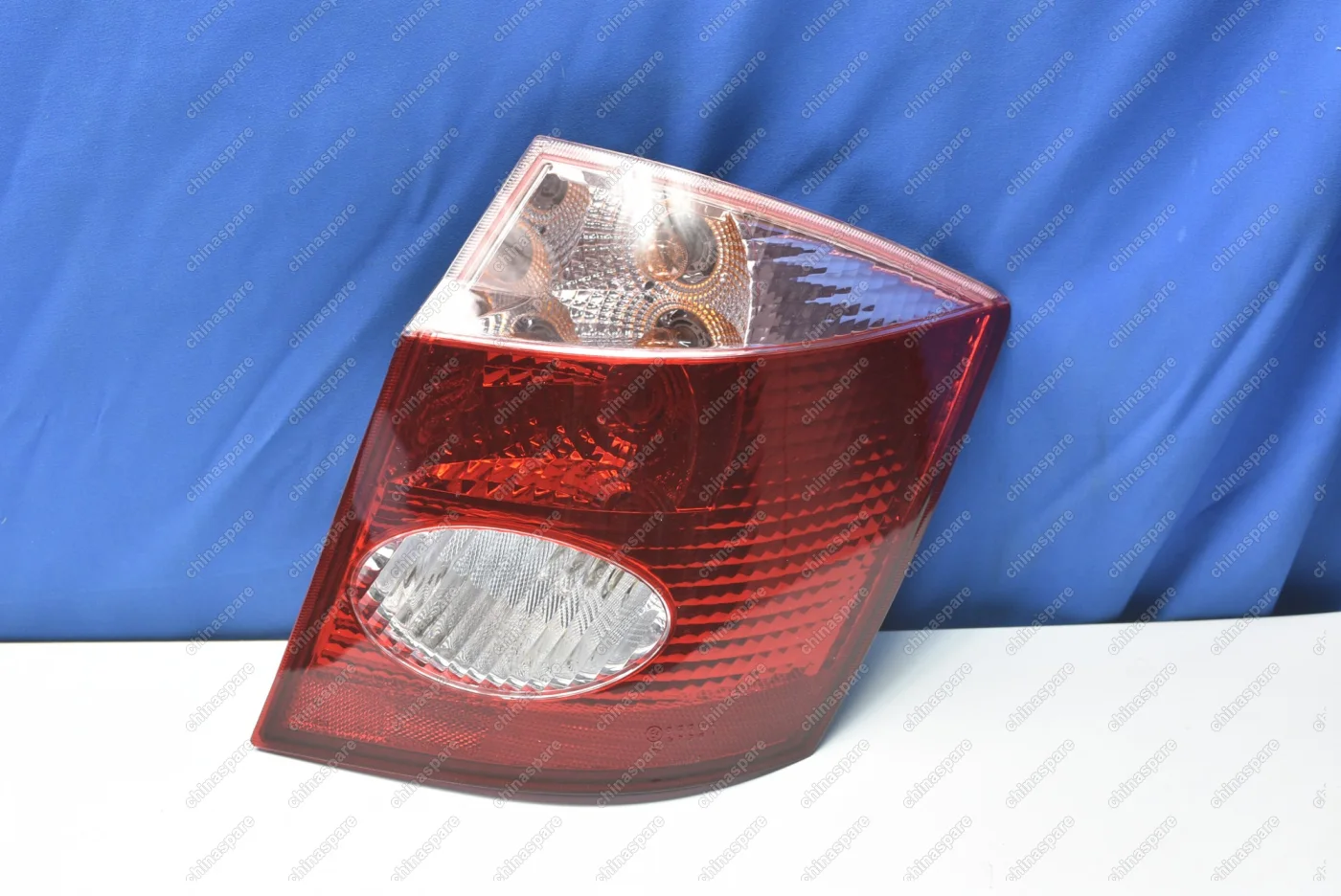 Фонарь задний правый Geely Vision