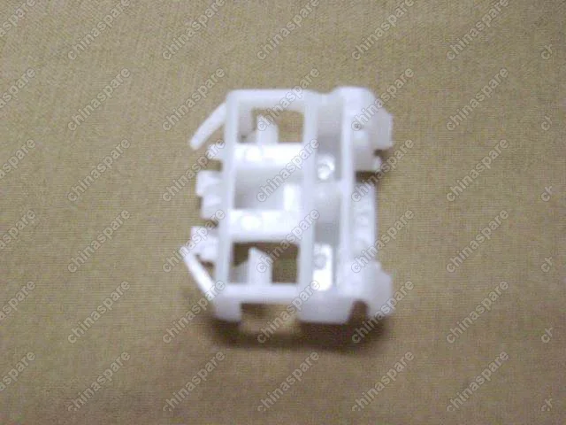 5501102K00J Пистон крепления декоративной накладки крыши белый Great Wall Hover